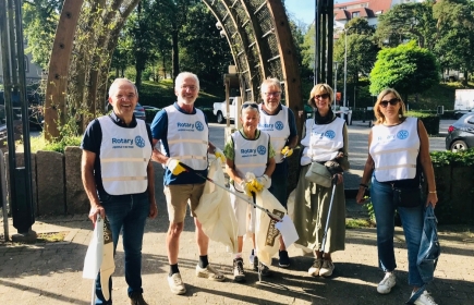 Rotary Genk-Noord, Rotaract Genk en sympathisanten hielpen mee om zwerfvuil op te ruimen tijdens World Clean Up Day
